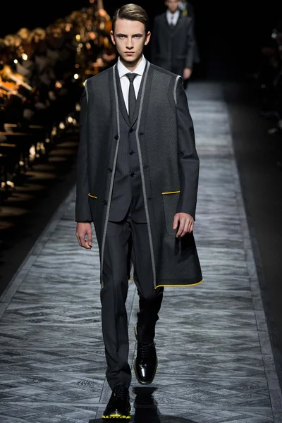 Look 39
